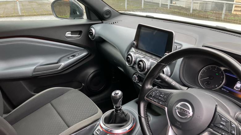 Nissan Juke 1.0 DiG-T N-Connecta 5dr Petrol Hatchback